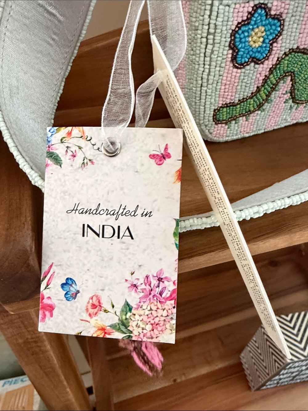 Blushy flutter beaded shoulder bag - America & beyond - Picture 2 of 4